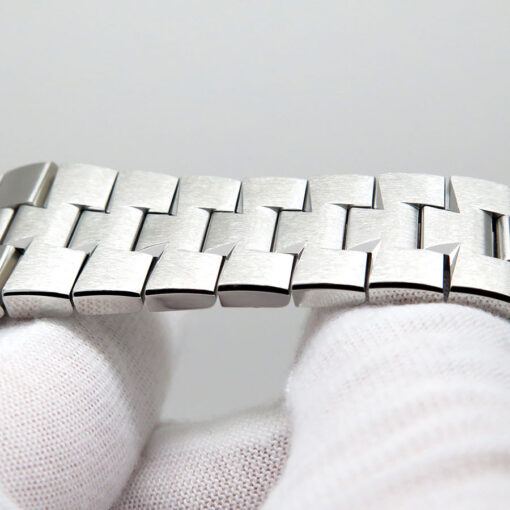 Vacheron Constantin 5520V Overseas Chronograph with Silver Dial - Image 9