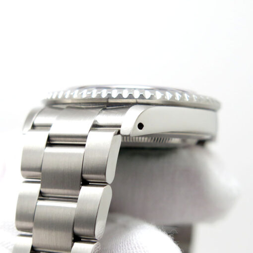 Rolex 16710 GMT Master II with Red/Black Bezel - Image 9