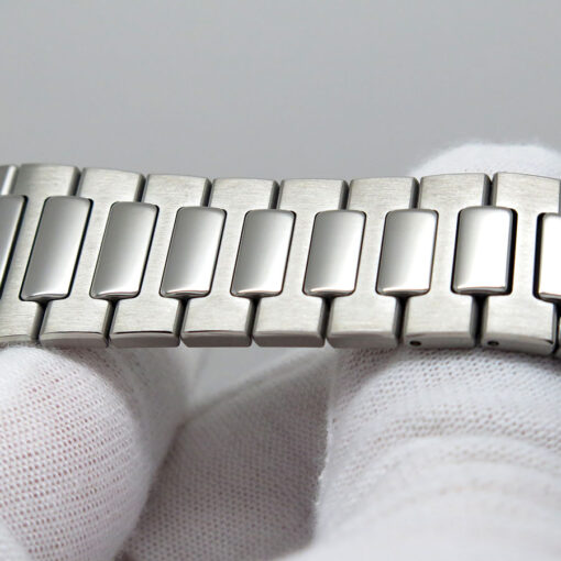 Patek Philippe 7118/1A Nautilus Ladies Automatic with Blue Dial - Image 6