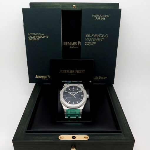 Alternative view of Audemars Piguet 15500ST Royal Oak with Black Dial (New Old Stock)