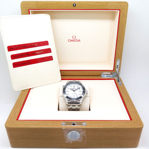 Omega Seamaster Diver 300m with White Dial on Bracelet - Image 2