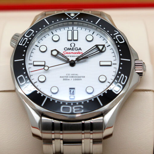 Omega Seamaster Diver 300m with White Dial on Bracelet - Image 3