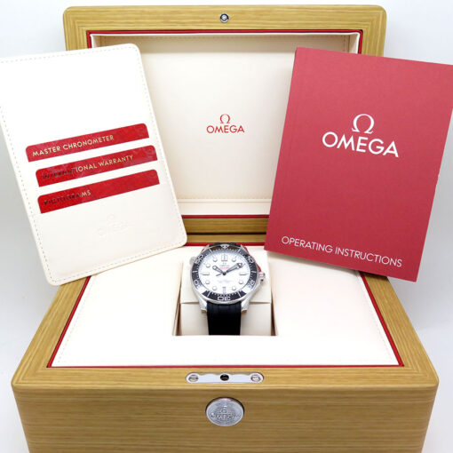 Omega Seamaster Diver 300m with White Dial on Rubber Strap - Image 2