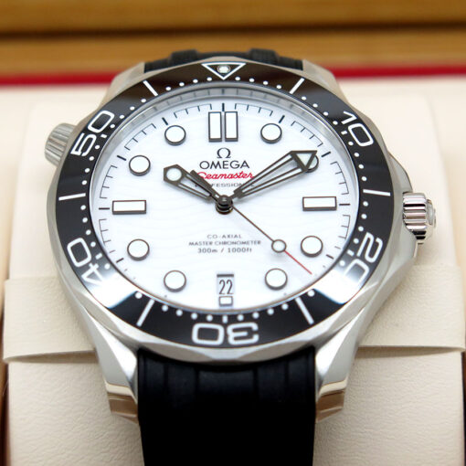 Omega Seamaster Diver 300m with White Dial on Rubber Strap - Image 3