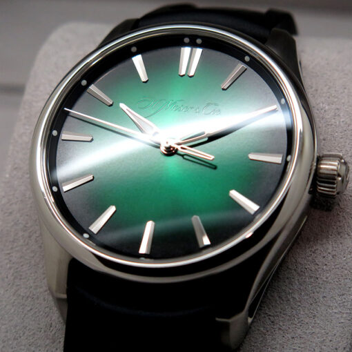 H. Moser & Cie 3201-1201 Pioneer Centre Seconds with Cosmic Green Dial - Image 3