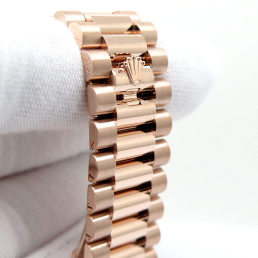 Rolex 228235 Day Date 40 18K Rose Gold with Pave Diamond Dial - Image 8