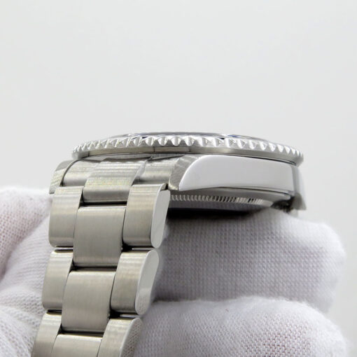 Rolex 16710 GMT Master II with Red/Black Bezel - Image 6
