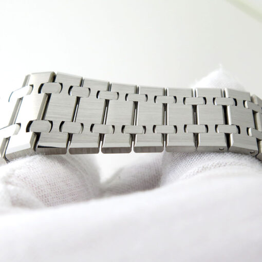 Audemars Piguet 26240ST Royal Oak Chronograph with Silver Dial - Image 9