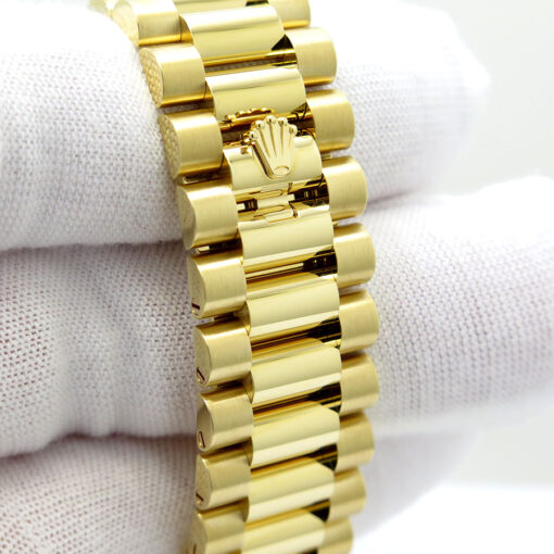 Rolex 228238 Day Date 40 18K Yellow Gold with Champagne Baguette Diamond Dial - Image 7