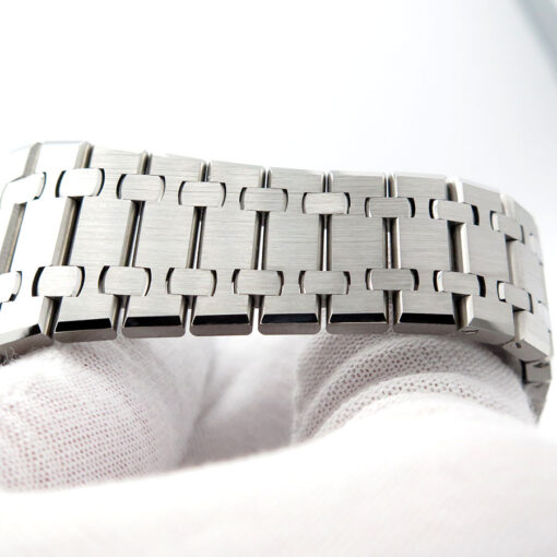 Audemars Piguet 26320ST Royal Oak Chronograph with Silver Dial - Image 9