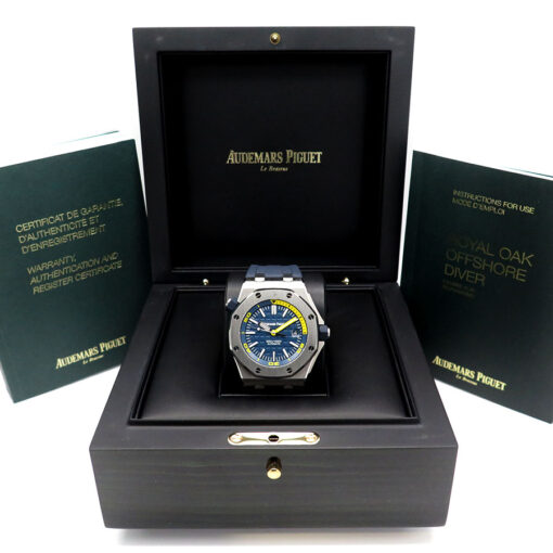Alternative view of Audemars Piguet 15710ST Royal Oak Diver with Blue Dial