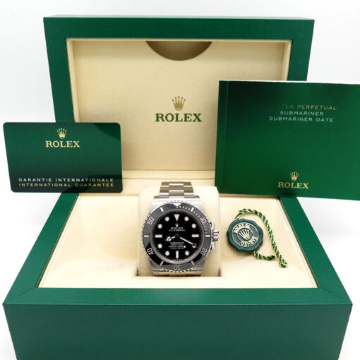 Alternative view of Rolex 124060 Submariner 41 No Date