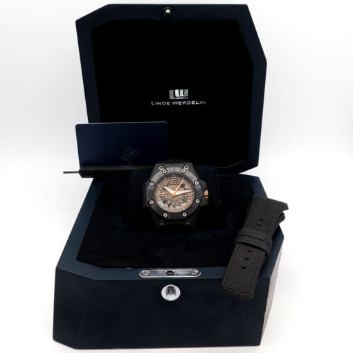 Alternative view of Linde Werdelin OKT.MCB.1 Oktopus Moon 3DTP Carbon Limited Edition