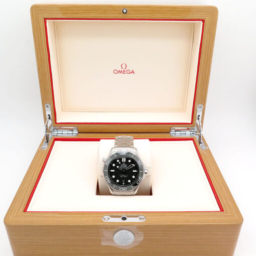 Omega Seamaster Diver 300m with Green Dial - Image 2