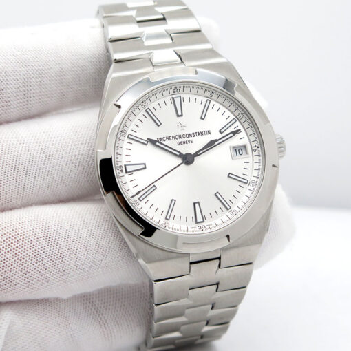 Vacheron Constantin 4500V Overseas Automatic with Silver Dial