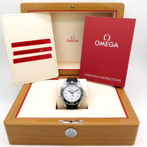 Omega Seamaster Diver 300m with White Dial on Rubber Strap - Image 2