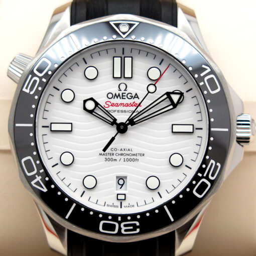 Omega Seamaster Diver 300m with White Dial on Rubber Strap - Image 3