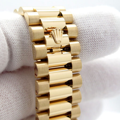 Rolex 228238 Day Date 40 18K Yellow Gold with Champagne Baguette Diamond Dial - Image 7