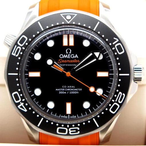 Omega Seamaster No Date Diver 300m with Black Dial on Orange Rubber Strap (New Model) - Image 3