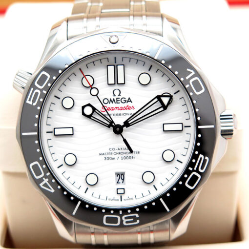 Omega Seamaster Diver 300m with White Dial on Bracelet - Image 3