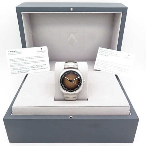 Alternative view of H. Moser & Cie 6200-1207 Streamliner Centre Seconds Smoked Salmon