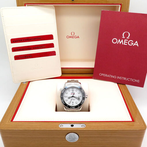 Omega Seamaster Diver 300m with White Dial on Bracelet - Image 2