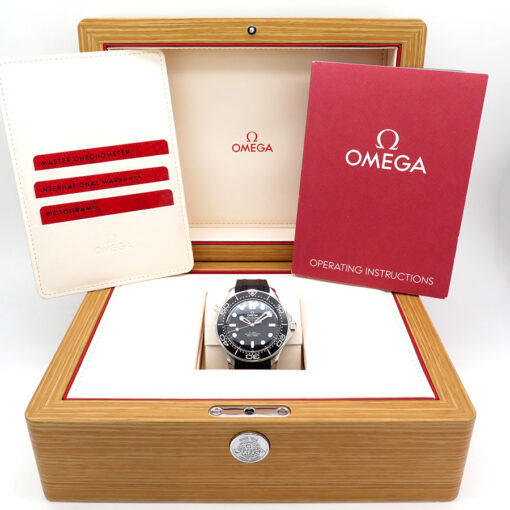 Omega Seamaster No Date Diver 300m with Black Dial on Rubber Strap - Image 2