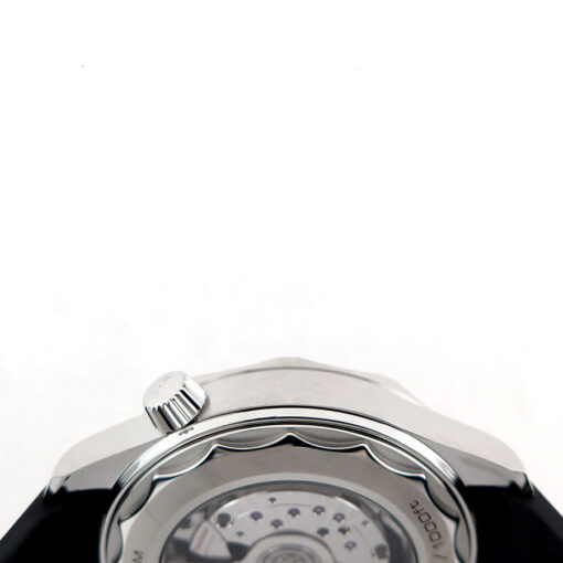 Omega Seamaster No Date Diver 300m with Black Dial on Rubber Strap - Image 6
