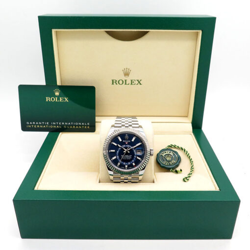 Alternative view of Rolex 326934 Skydweller with Blue Dial on Jubilee
