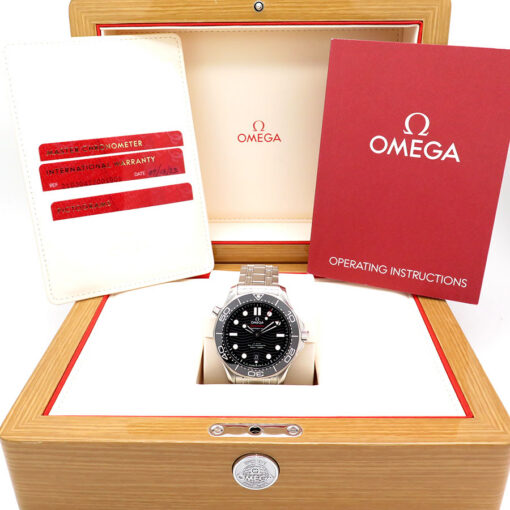 Alternative view of Omega Seamaster Diver 300m with Black Dial on Bracelet