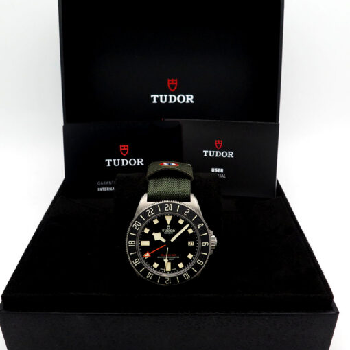 Alternative view of Tudor 2542G257NU Pelagos FXD GMT
