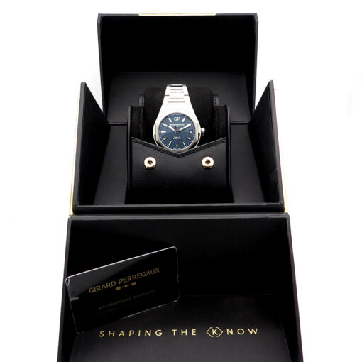 Alternative view of Girard Perregaux Laureato 42mm with Blue Dial