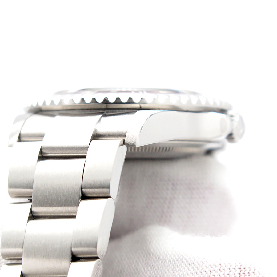 Rolex 16710 GMT Master II with Red & Black Bezel - Image 8