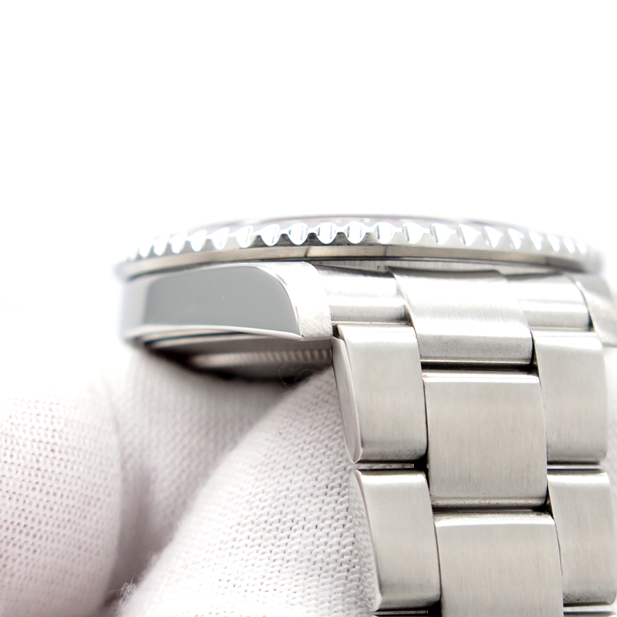Rolex 16710 GMT Master II with Red/Black Bezel - Image 9