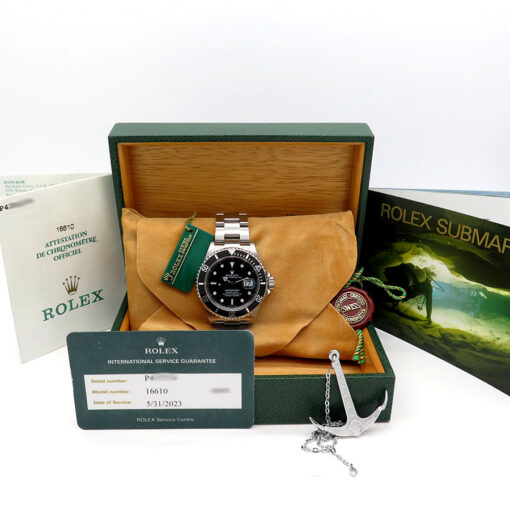 Alternative view of Rolex 16610LN Submariner