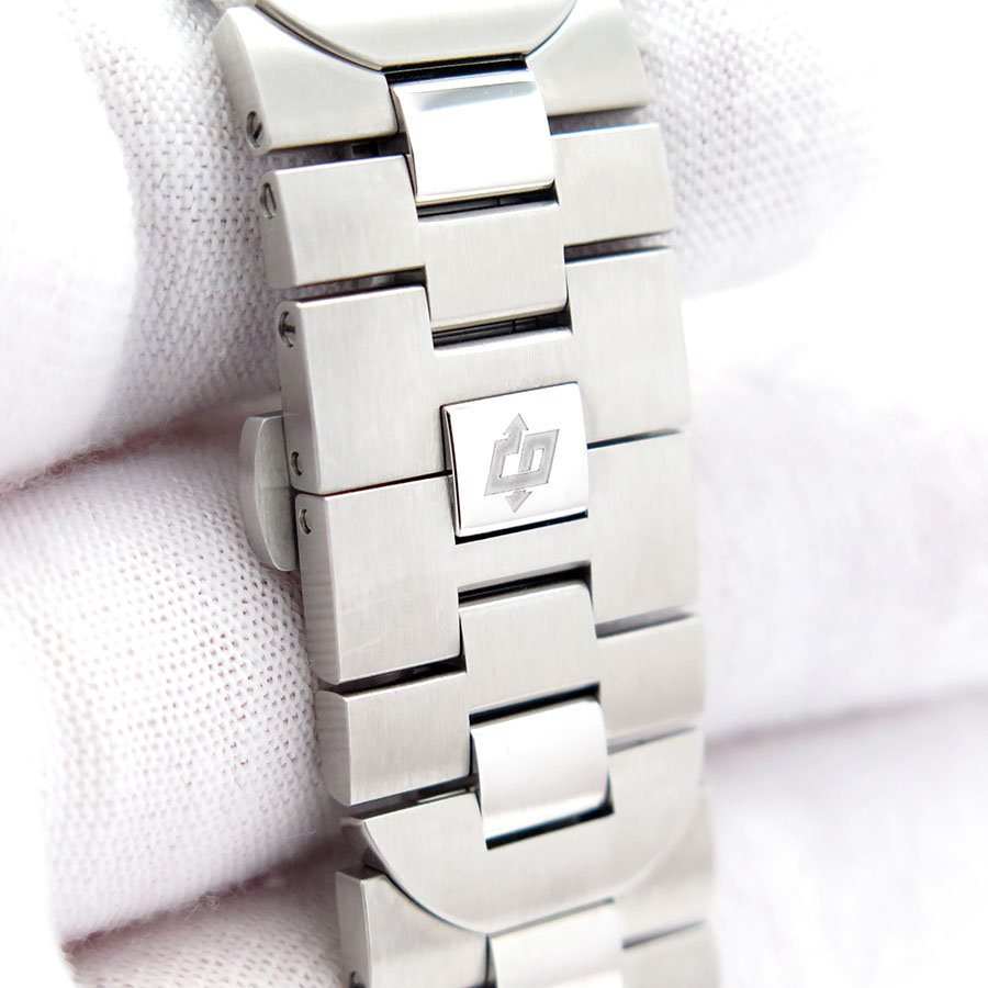 Panerai PAM 1110 Luminor Chronograph on Bracelet - Image 9