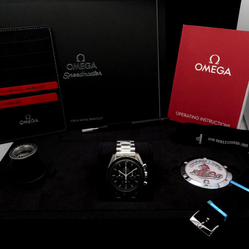 Alternative view of Omega Speedmaster Professional Moonwatch on Bracelet with 1861 Movement (New Old Stock)