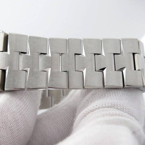 Vacheron Constantin 4500V Overseas Automatic with Silver Dial - Image 9