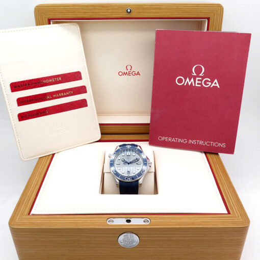 Alternative view of Omega Seamaster Diver 300m with Grey Dial on Strap