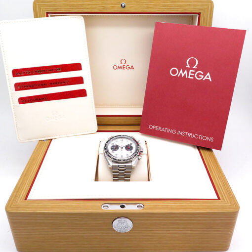 Alternative view of Omega Speedmaster Chronoscope 43mm with Silver Dial on Bracelet
