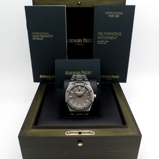 Alternative view of Audemars Piguet 15500ST Royal Oak with Grey Dial