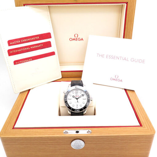 Alternative view of Omega Seamaster Diver 300m with White Dial on Rubber Strap