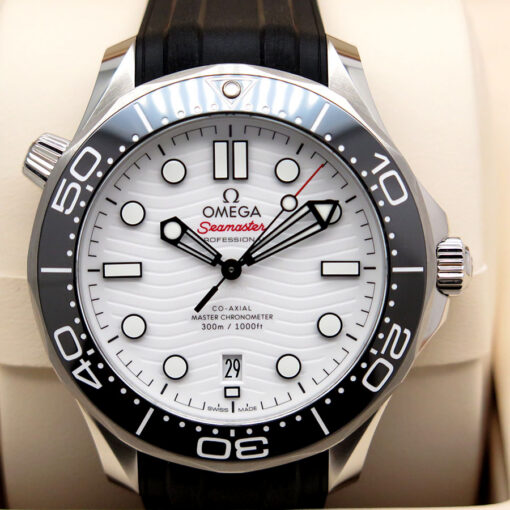 Omega Seamaster Diver 300m with White Dial on Rubber Strap - Image 3