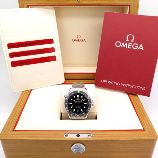 Alternative view of Omega Seamaster Diver 300m with Black Dial on Bracelet