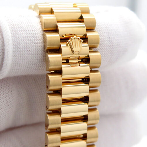 Rolex 228238 Day Date 40 18K Yellow Gold with Black Onyx Diamond Baguette Dial - Image 7